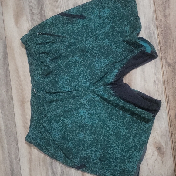 Lululemon mens green and black print shorts - Picture 1 of 9